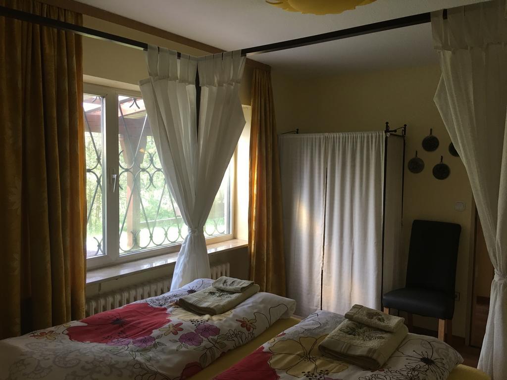 Large Wuerzburg Apartment ภายนอก รูปภาพ